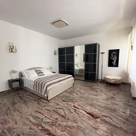 Junior Giacomelli Lägenhet Mathi